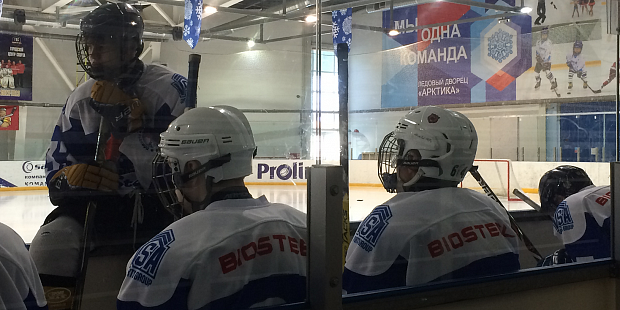 Компания "Рекордсмен" представляет бренд BioSteel на хоккейном турнире «ЛИЦОМ К ЛИЦУ».  �2